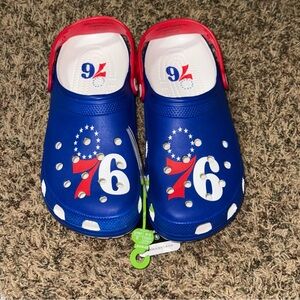 Crocs NBA Philadelphia 76ers Classic Clogs 208901-100 Basketball Men Size 10 NEW